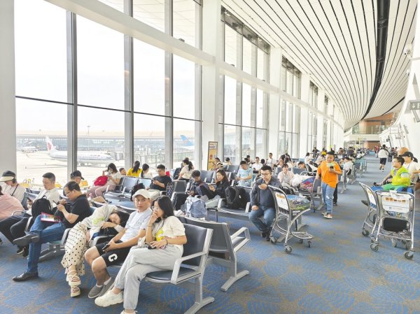配资实盘炒股开户 民航市场将延续旺季态势 暑期预计运客1.33亿人次